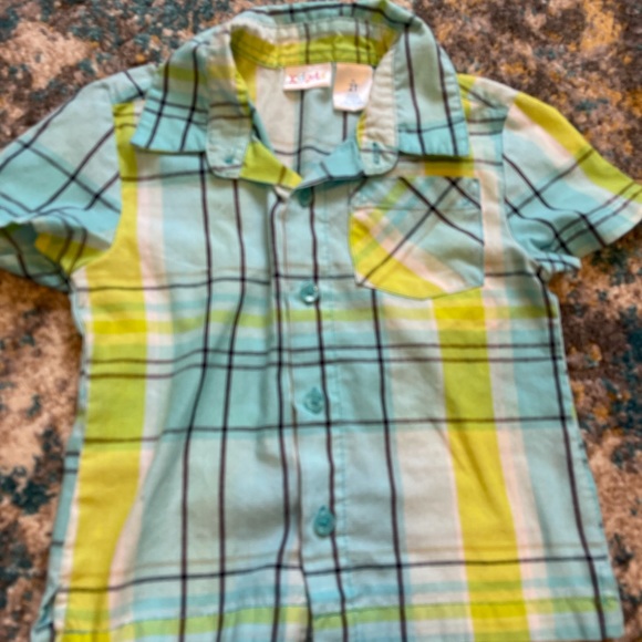 4 bottom down tops in a size 2T ( boy ) casual - Picture 3 of 10